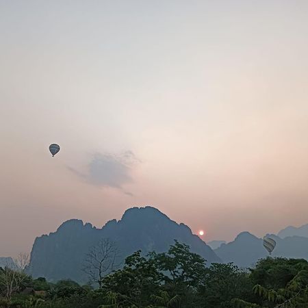Bountang Mountain View Riverside Hotel Vang Vieng Exterior photo