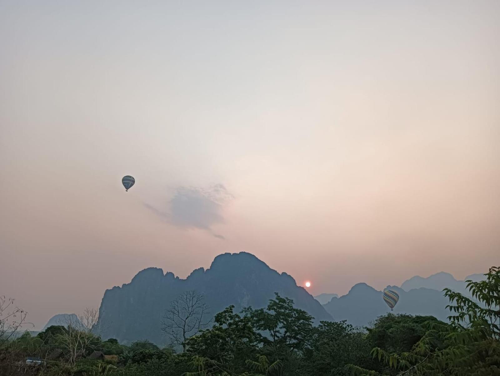 Bountang Mountain View Riverside Hotel Vang Vieng Exterior photo