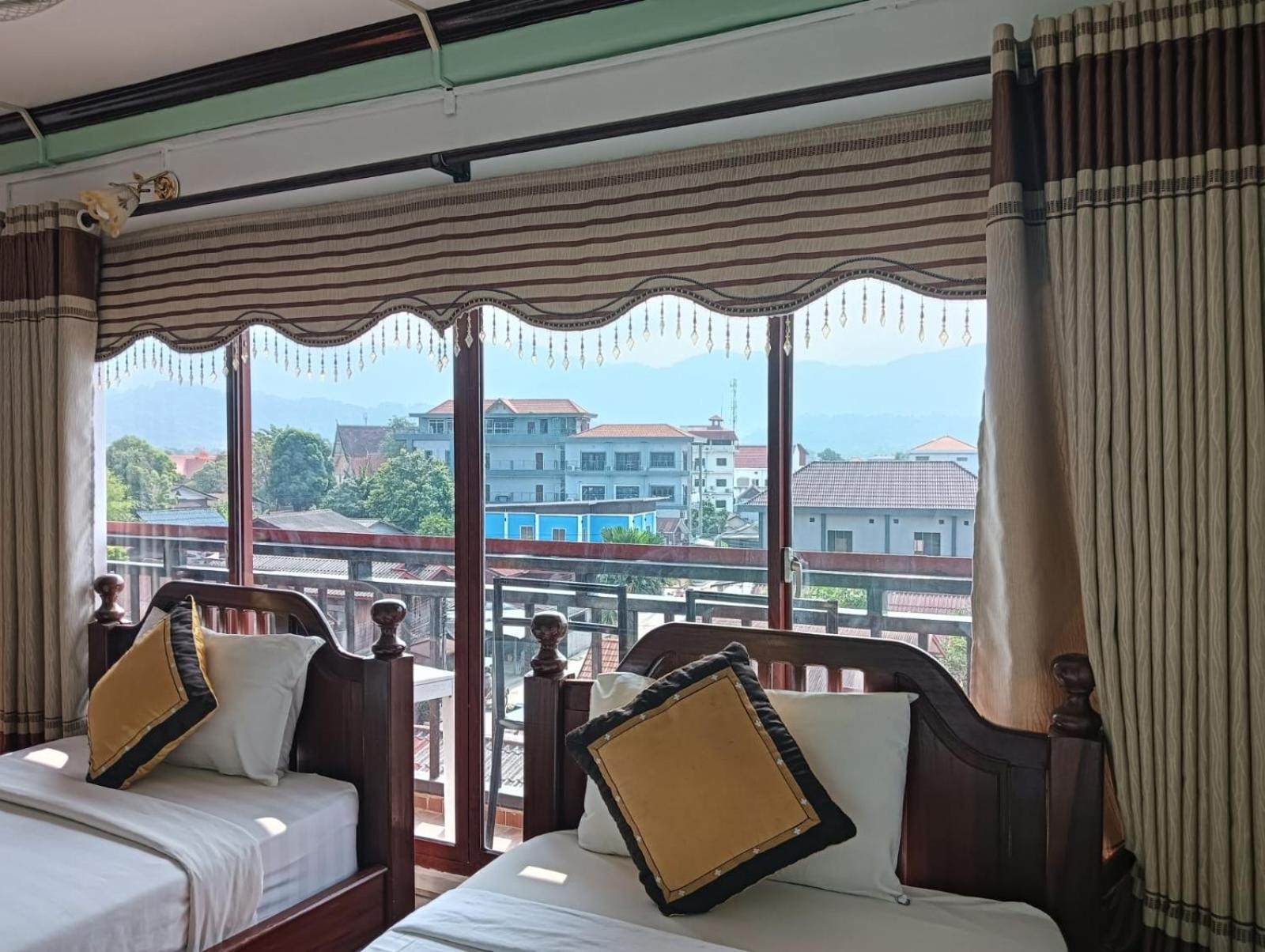 Bountang Mountain View Riverside Hotel Vang Vieng Exterior photo