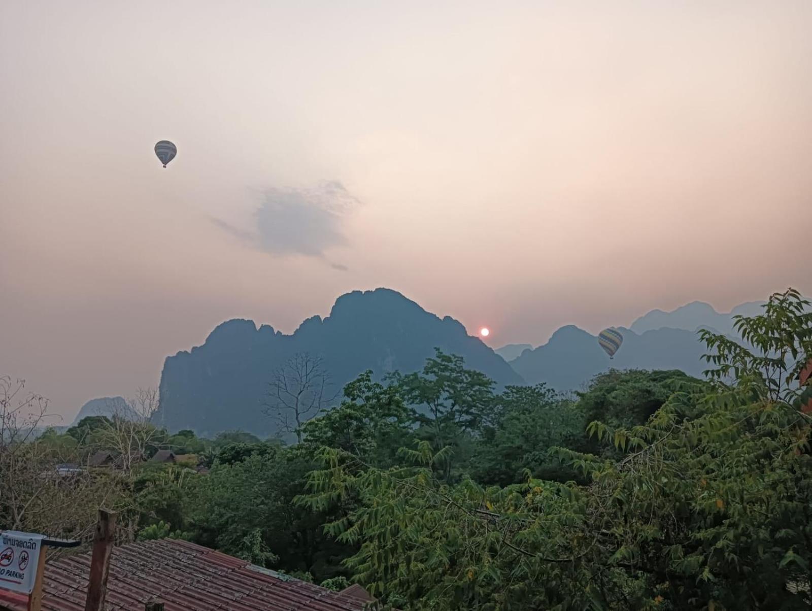 Bountang Mountain View Riverside Hotel Vang Vieng Exterior photo